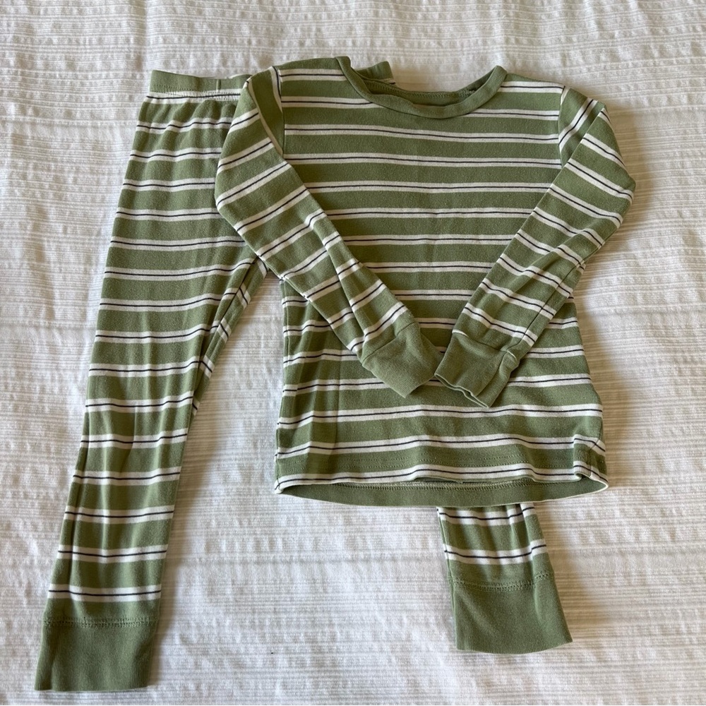 2/$30 Carter’s Boys Pajama Bundle Set Long Sleeve and Long Pants - Picture 8 of 12